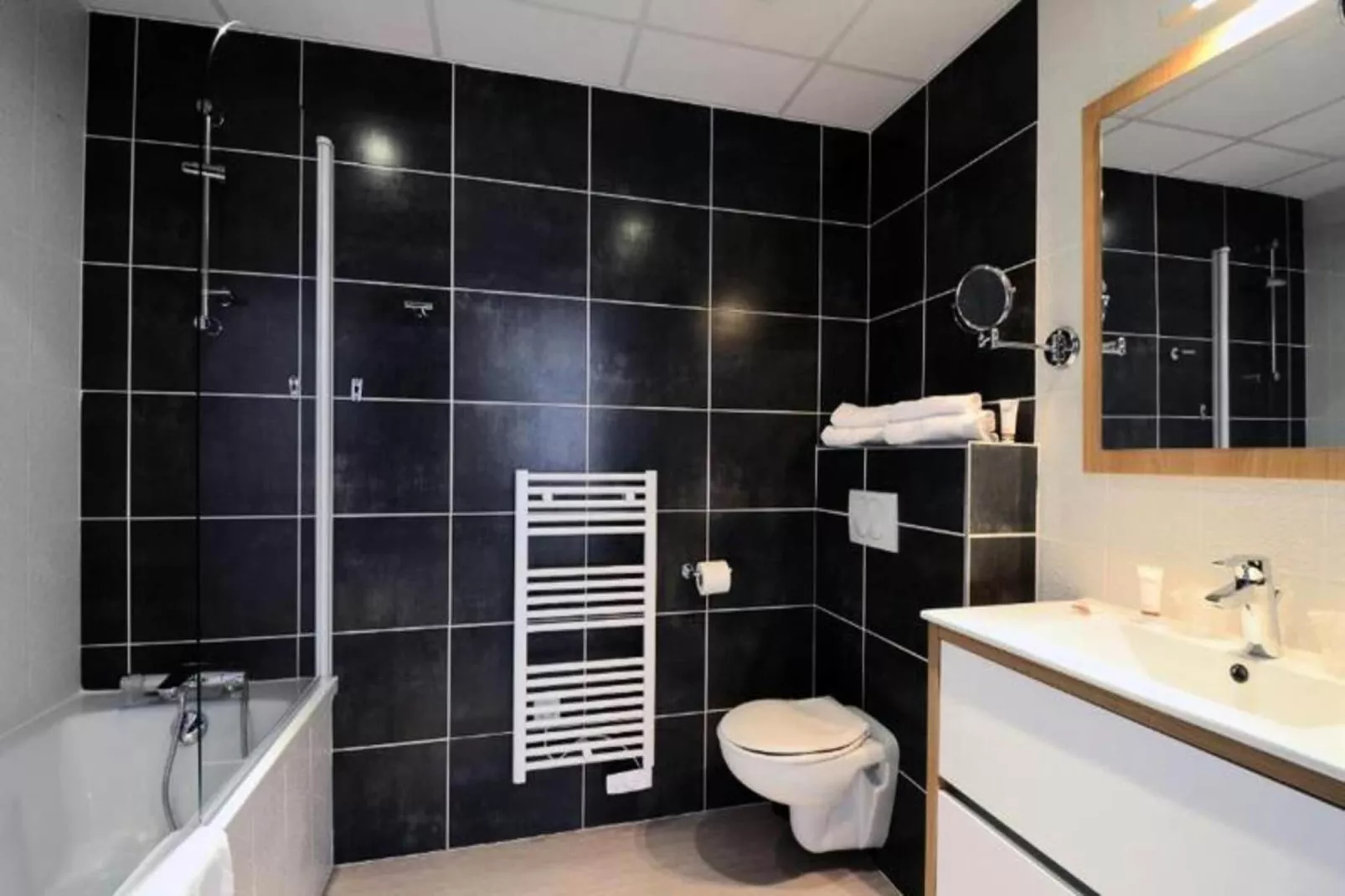 Appart'hôtel Odalys Les Occitanes****-Exterior in summer