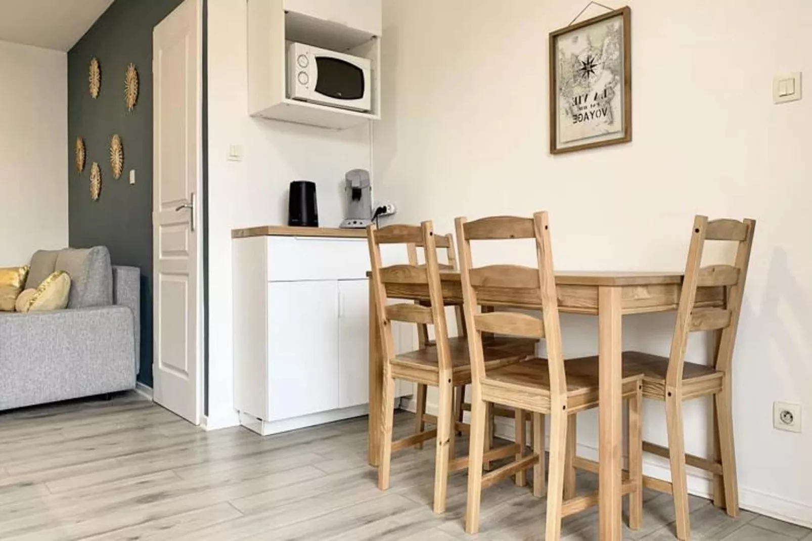 | La Chanson Bleue  💙 | Marcelin Berthelot | Tram-Dining room