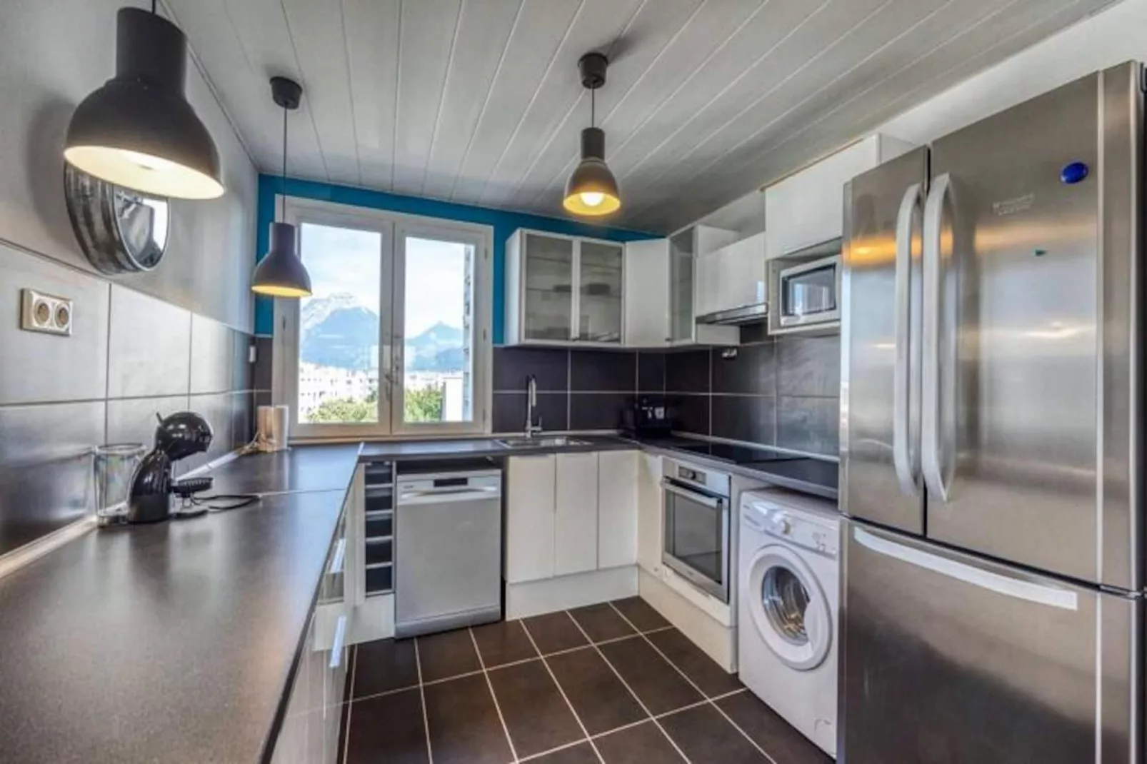 | L'ang&eacute;lique Des Eaux Claires 🪽| Parking-Image-tags.