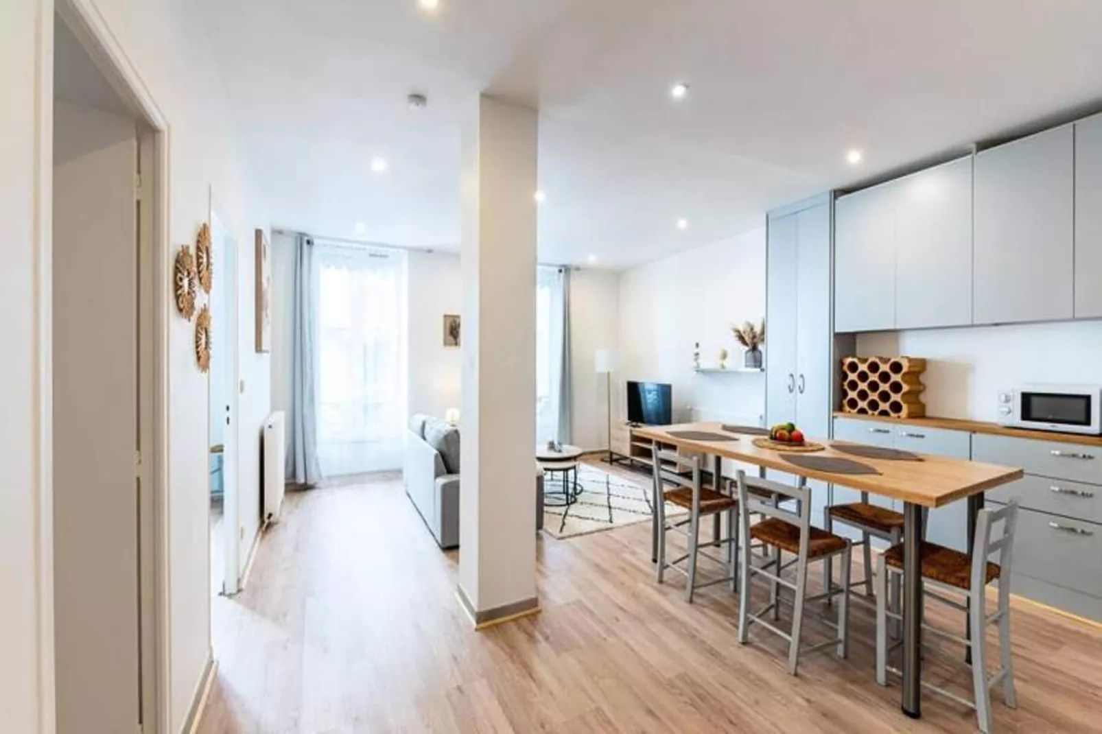 | La Gare Aux 400 Couverts 🚅 | Gare, Gem, Tramway-Salle à manger