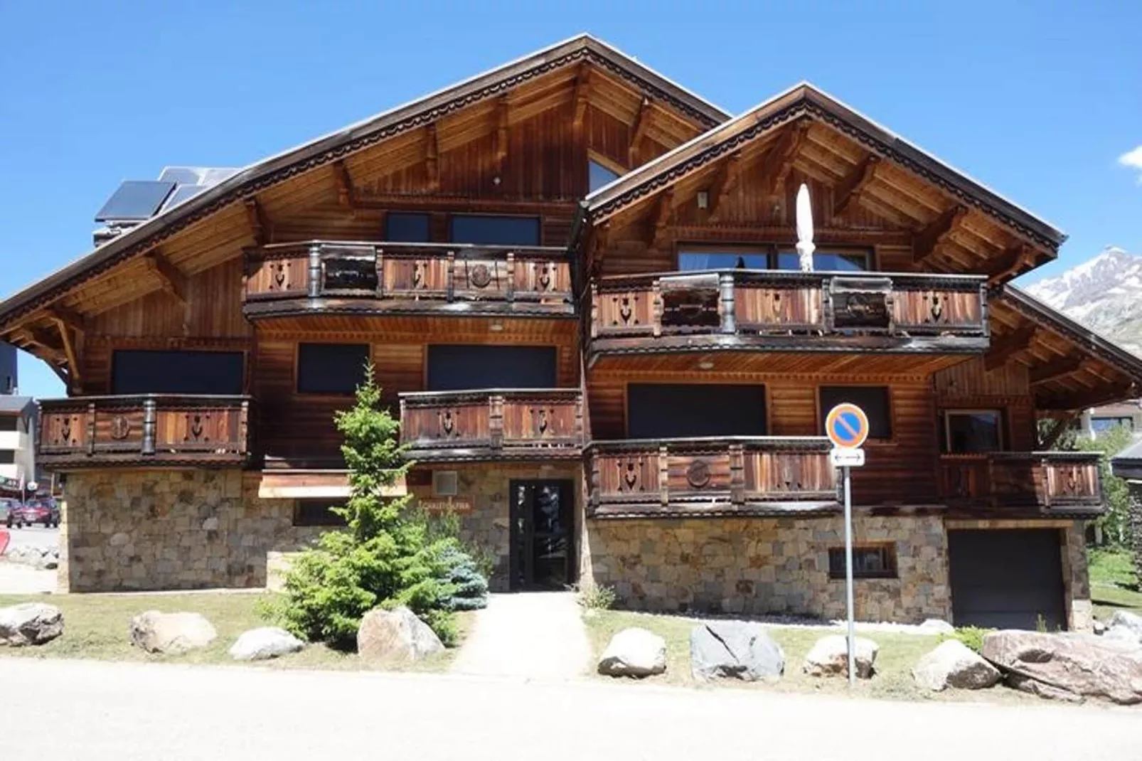 Chalet Alpina-Exterior in summer