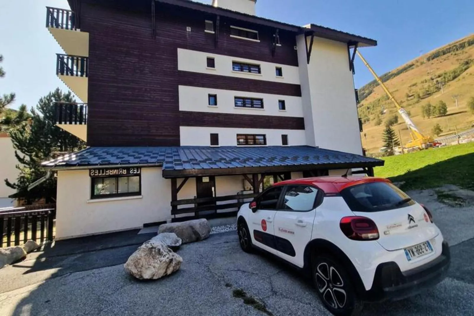 Résidence Brimbelles-Exterior in summer