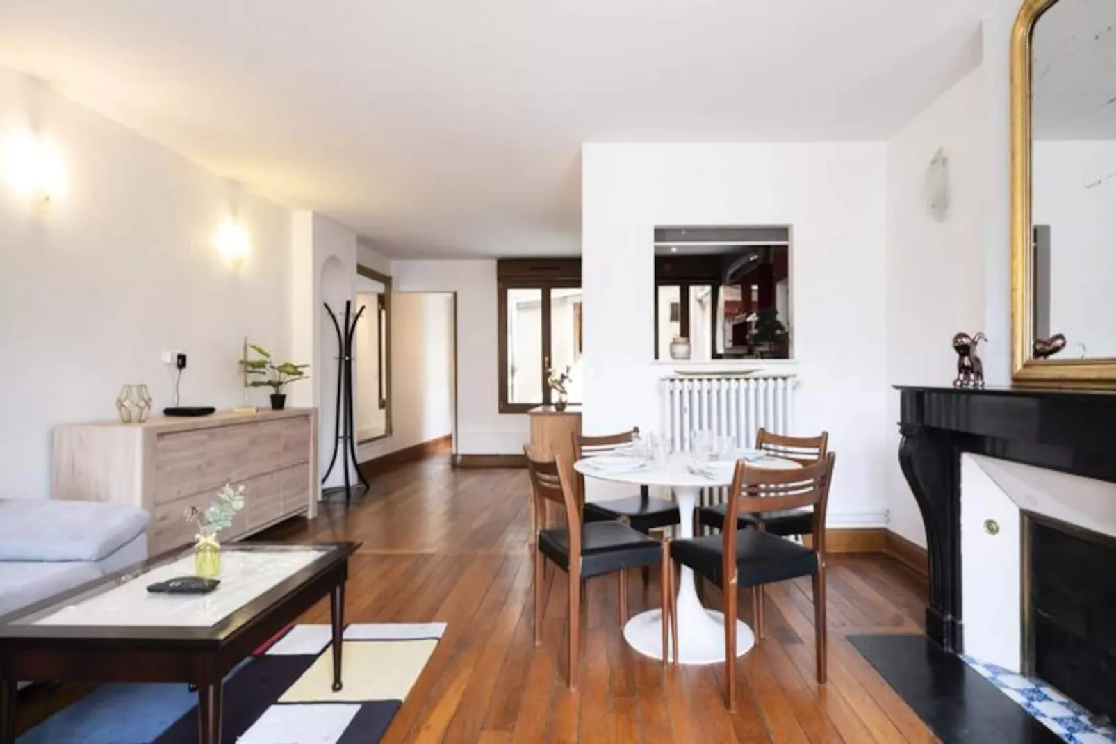 Sur La Place Stanislas-Image-tags.