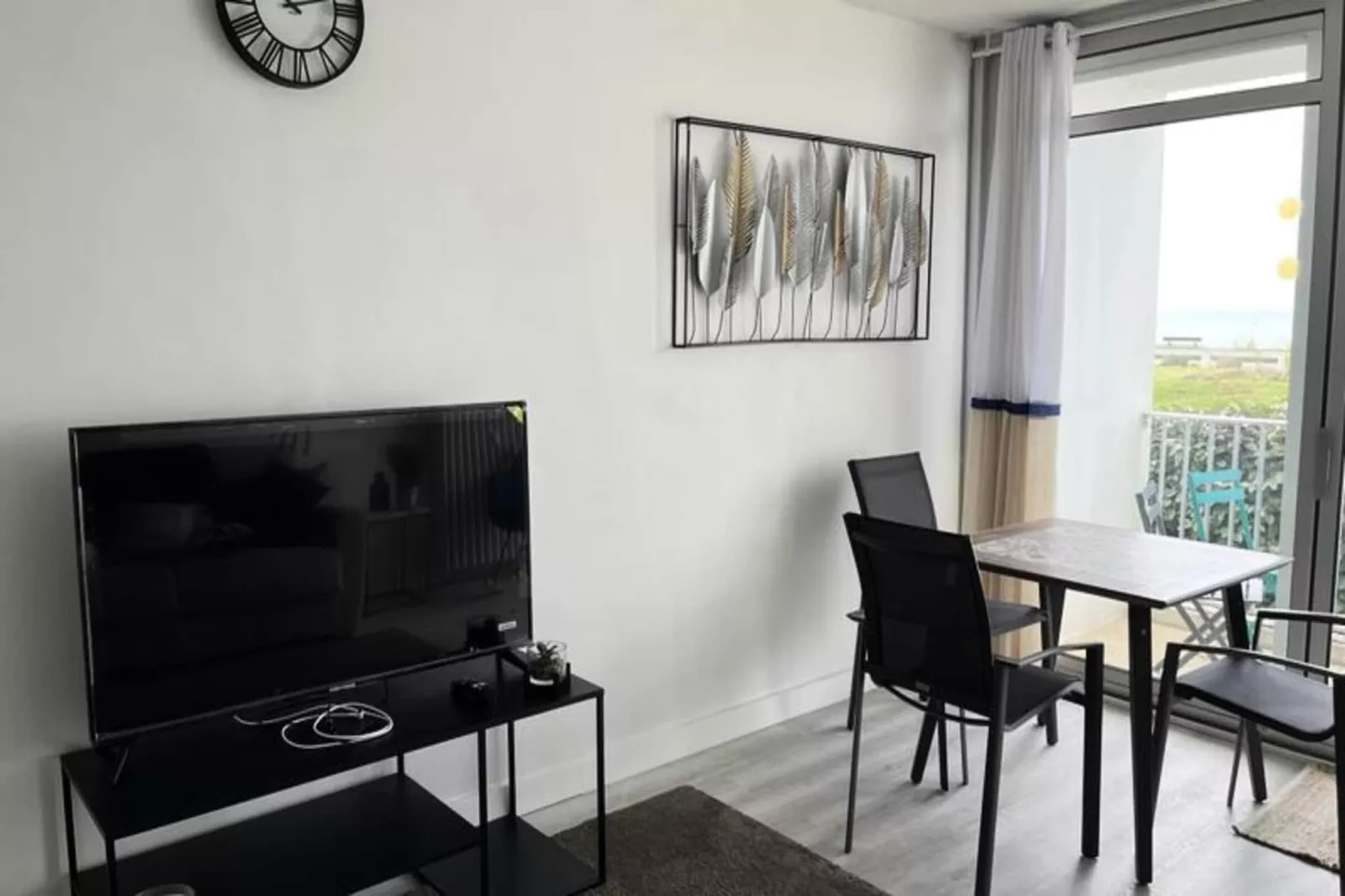 Résidence Vue Sur Les 3 &icirc;les Pr&ecirc;t De La  Thalasso-Living room