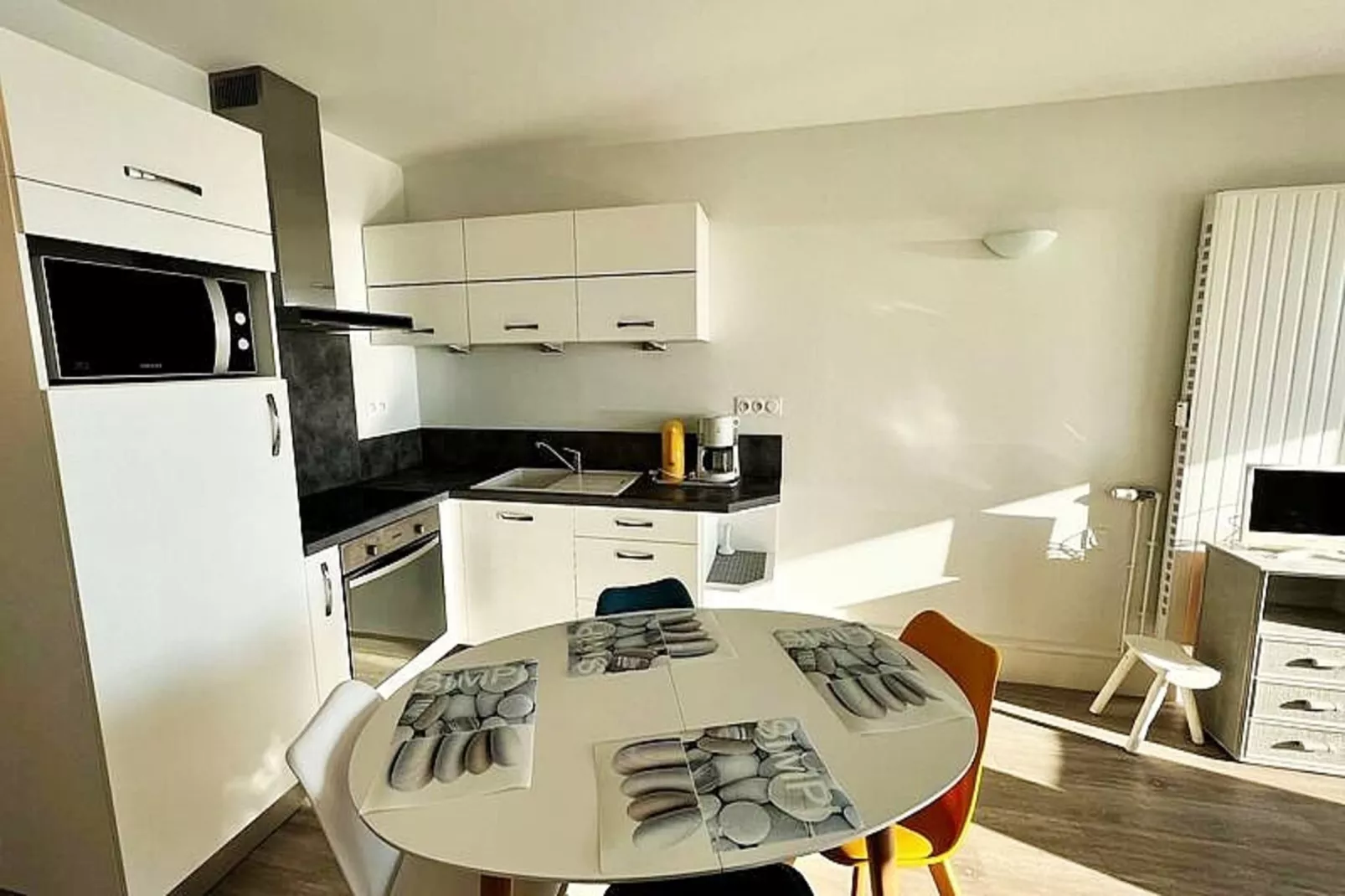 Résidence Dauphins-Esszimmer