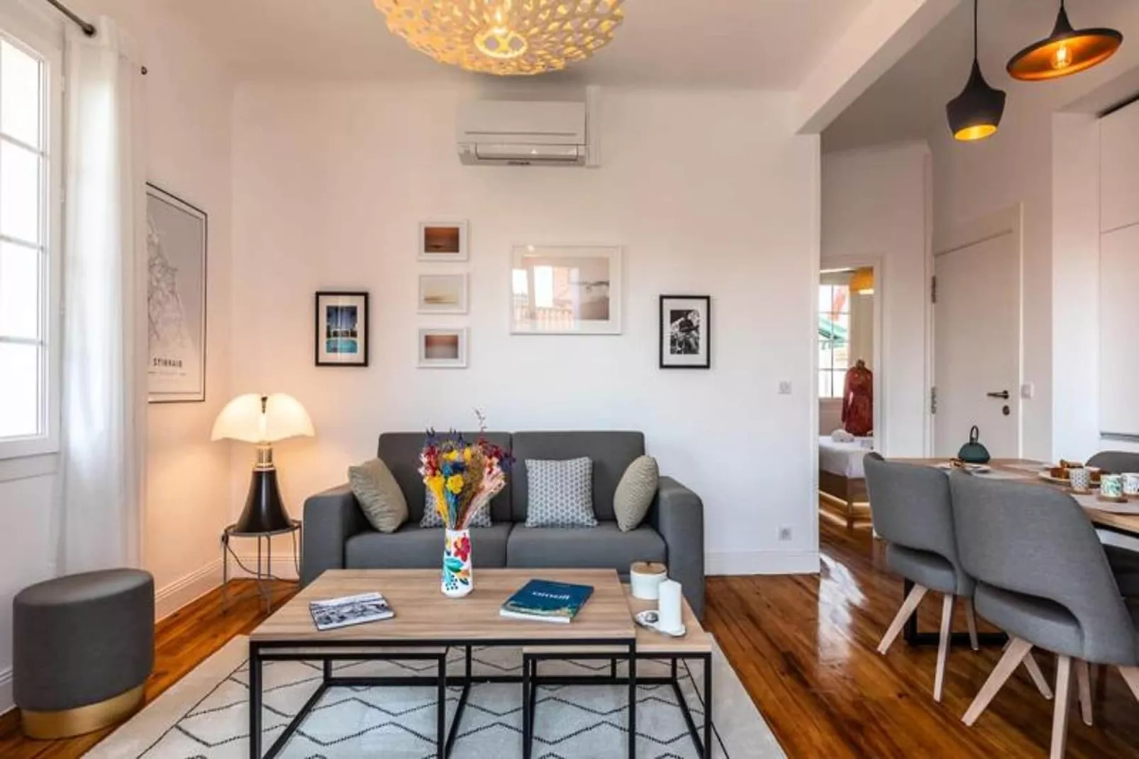 Superbe Appartement Plein De Charme Avec Balcon, 2ch, &agrave; 5min De La Plage-Living room