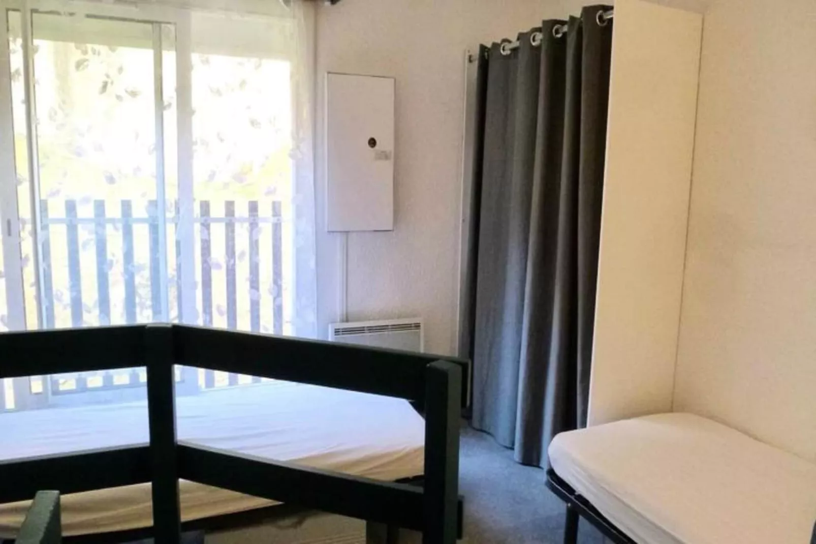 Résidence Neouvielle-Dining room