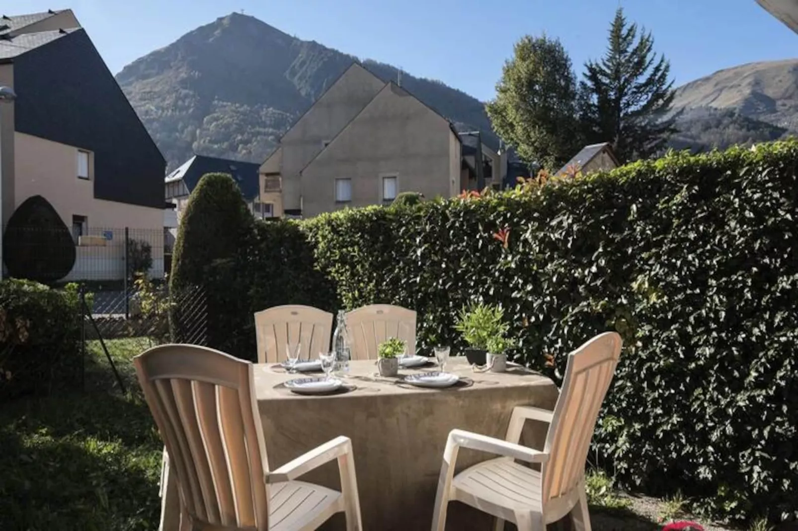 Résidence Arches Daure Bata-Image-tags.