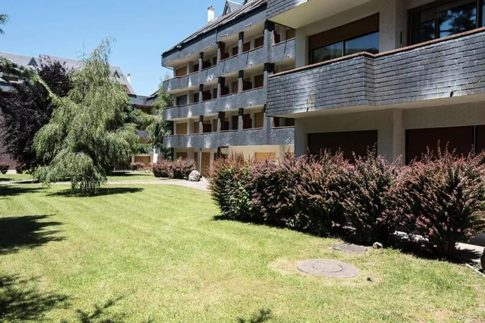 Résidence Grand Pre  D-Exterior in summer