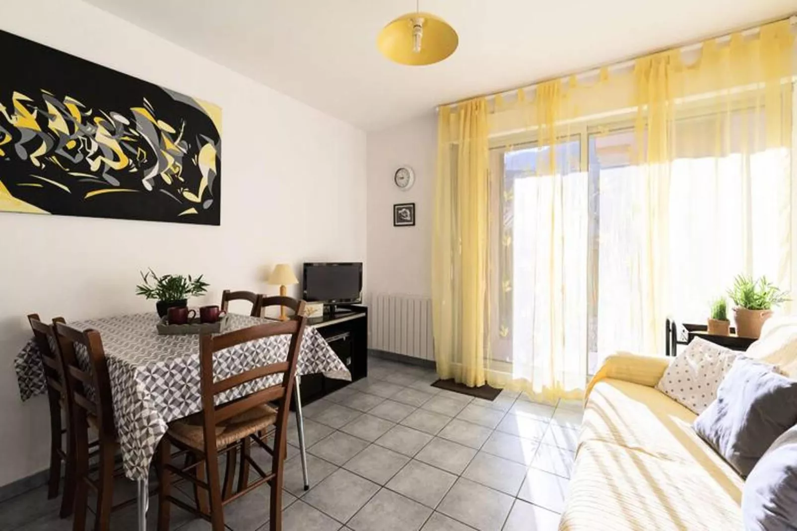 Résidence H.th.i:iris-Dining room