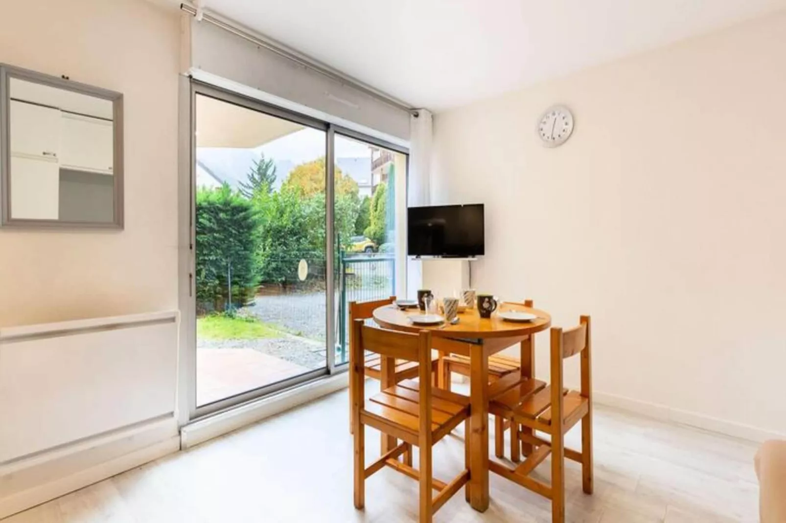 Résidence H.th.ii:bat.6-Dining room