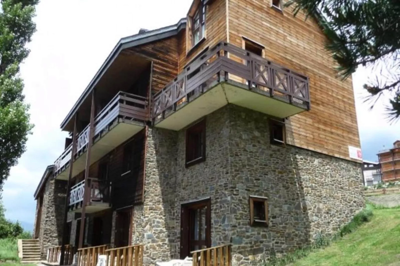 VVF Résidence Les Angles Pyrénées-Außenbereich Sommer