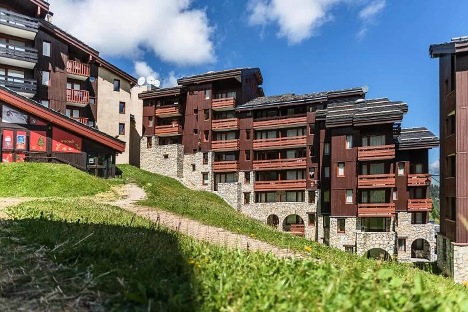 Résidence Les Chalets des Arolles - maeva Home-Exterior in summer
