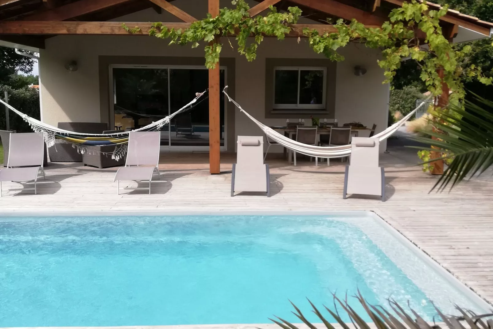 Holiday home with pool Grayan-et-l'Hôpital-Piscine