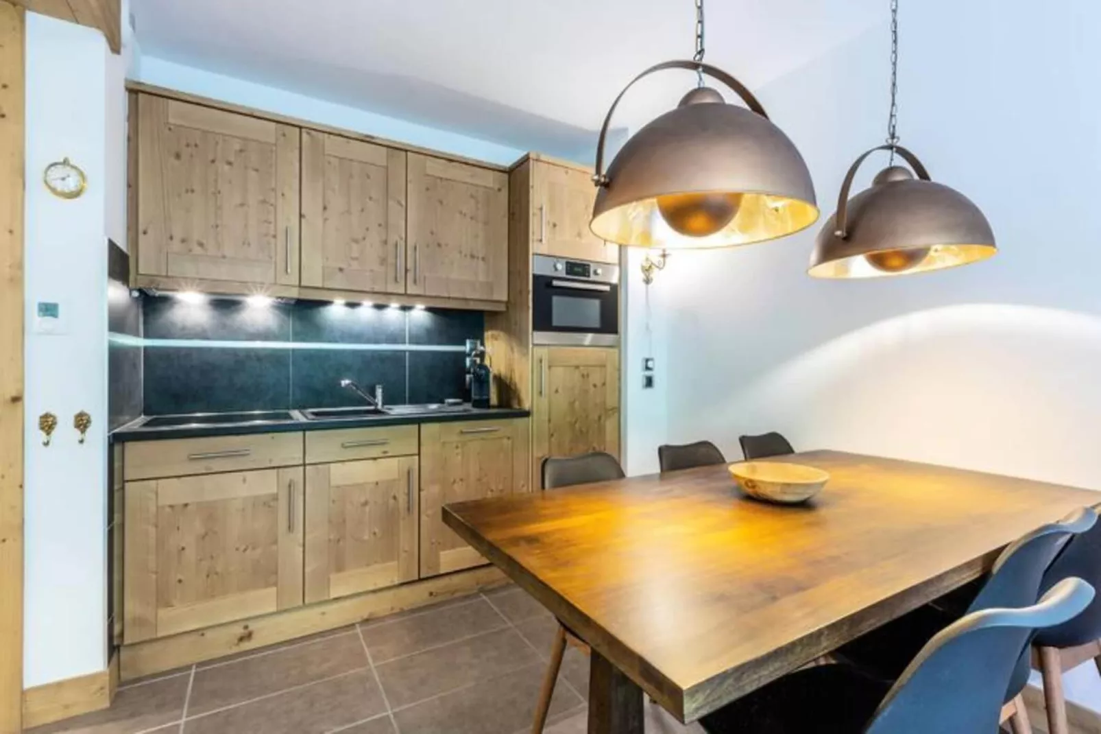 Résidence La Grange Aux Fees-Dining room