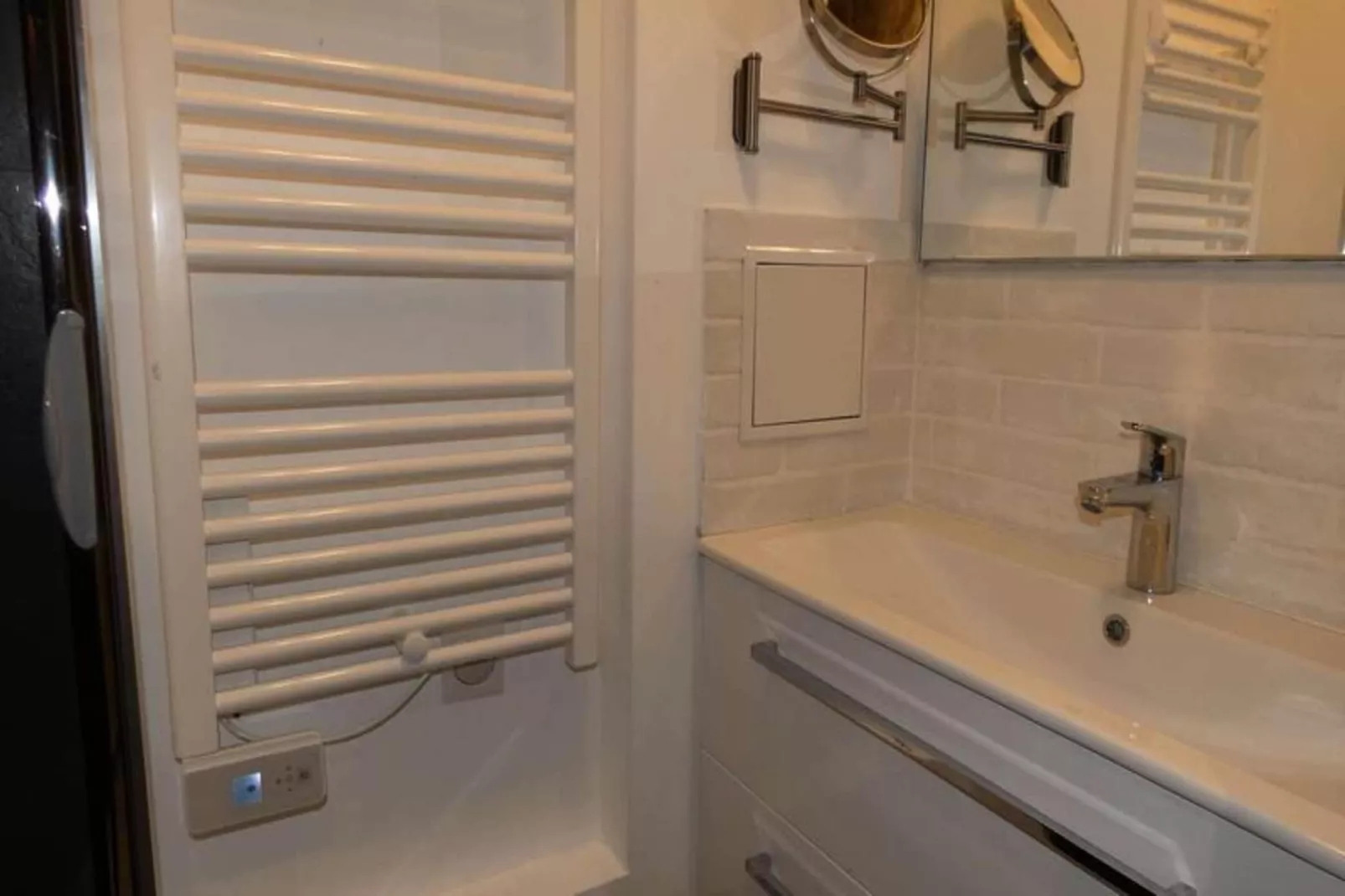 Résidence Lauziere Dessous-Bathroom