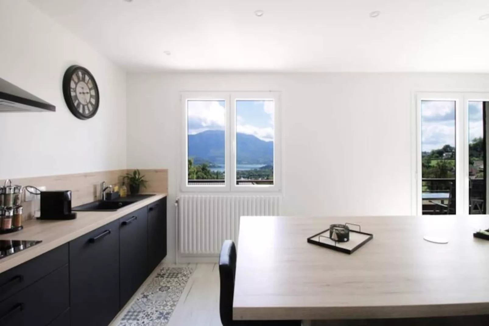 Confortable Chalet - Vue Sur Le Lac D&rsquo;aiguebelette-Image-tags.