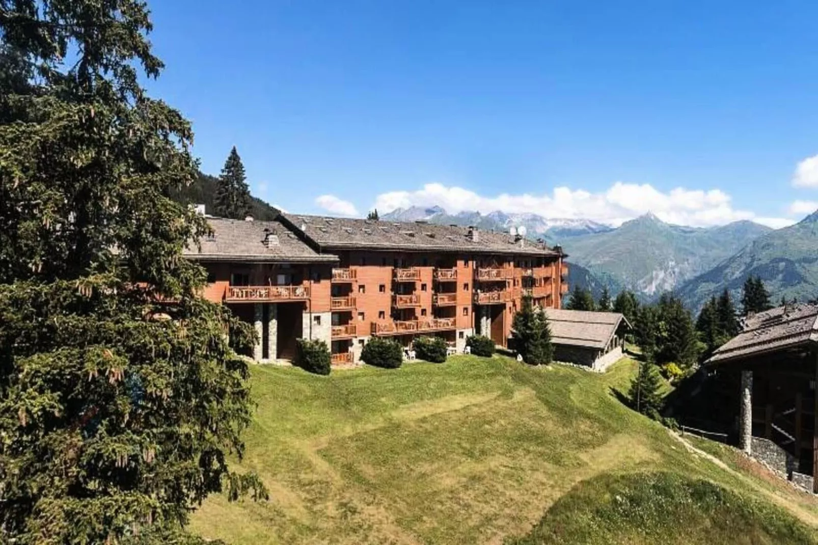 Résidence Les Alpages de Chantel - maeva Home - Exterior in winter