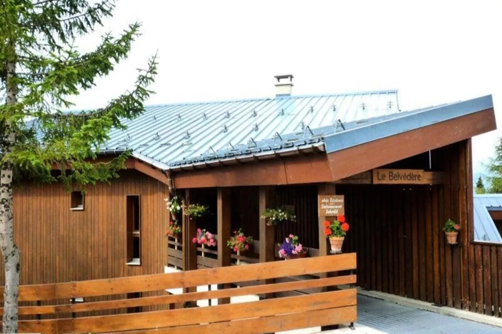 Résidence Belvedere-Exterior in summer
