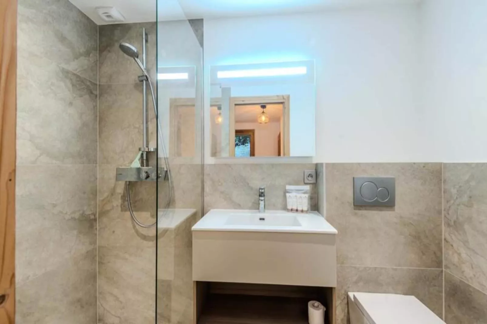 Résidence Les Frenes-Bathroom