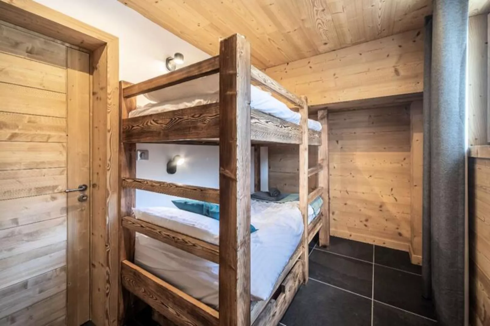 Chalet Roji-Image-tags.