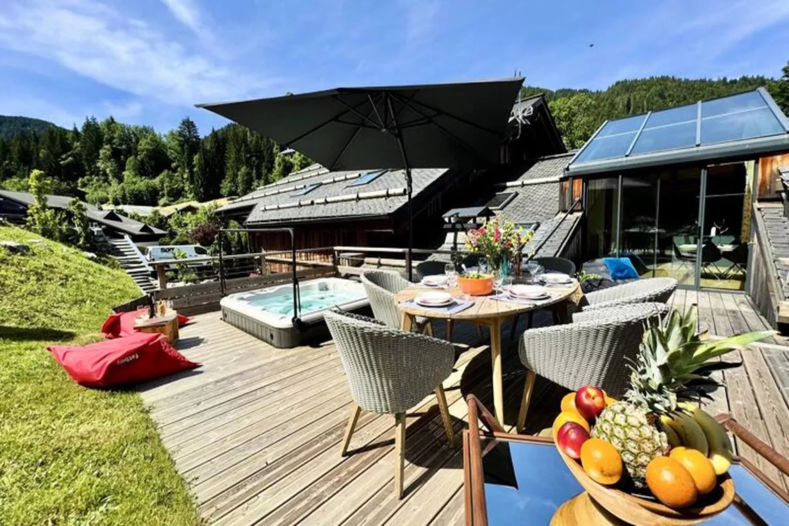 Résidence Isobel-Gardens in summer