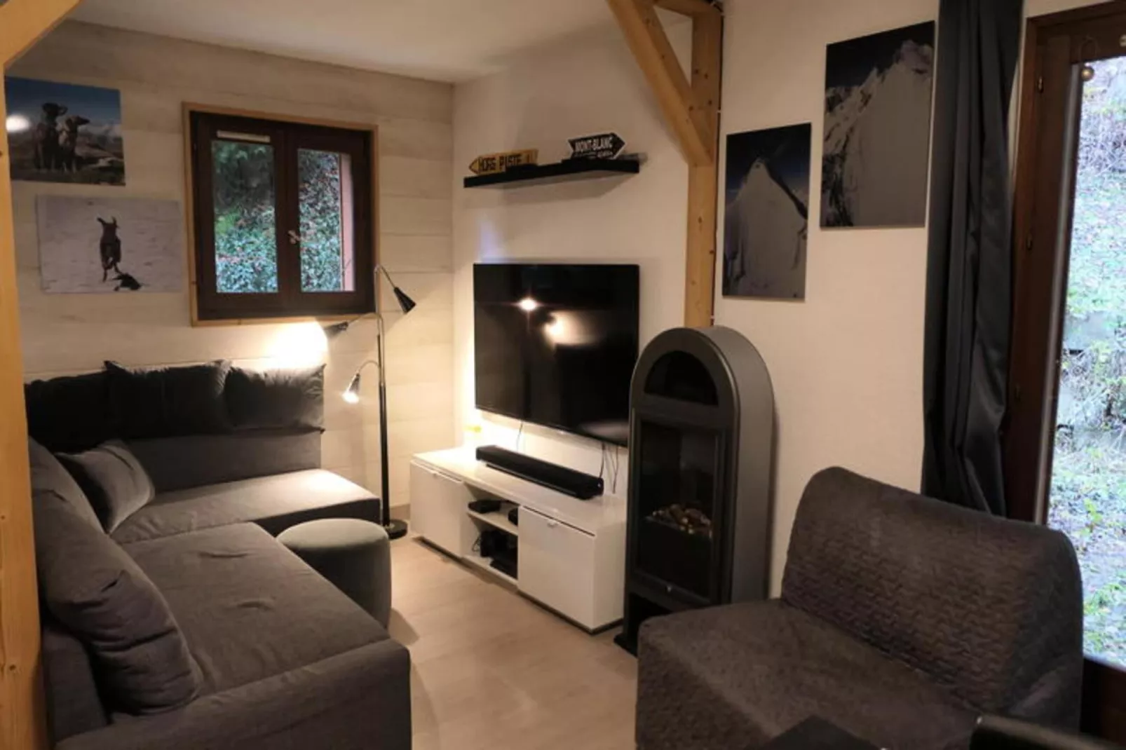 Les Chalet Du Soleil-Living room