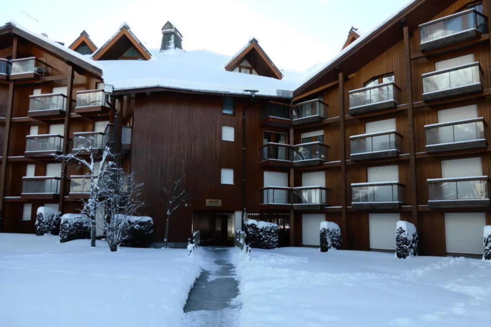 Résidence L'enclave-Exterior in summer
