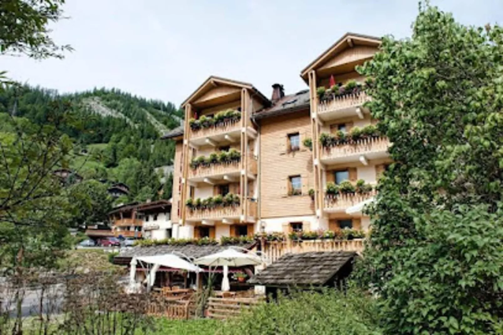 Résidence Les Grandes Alpes****-Areas within 1km in summer