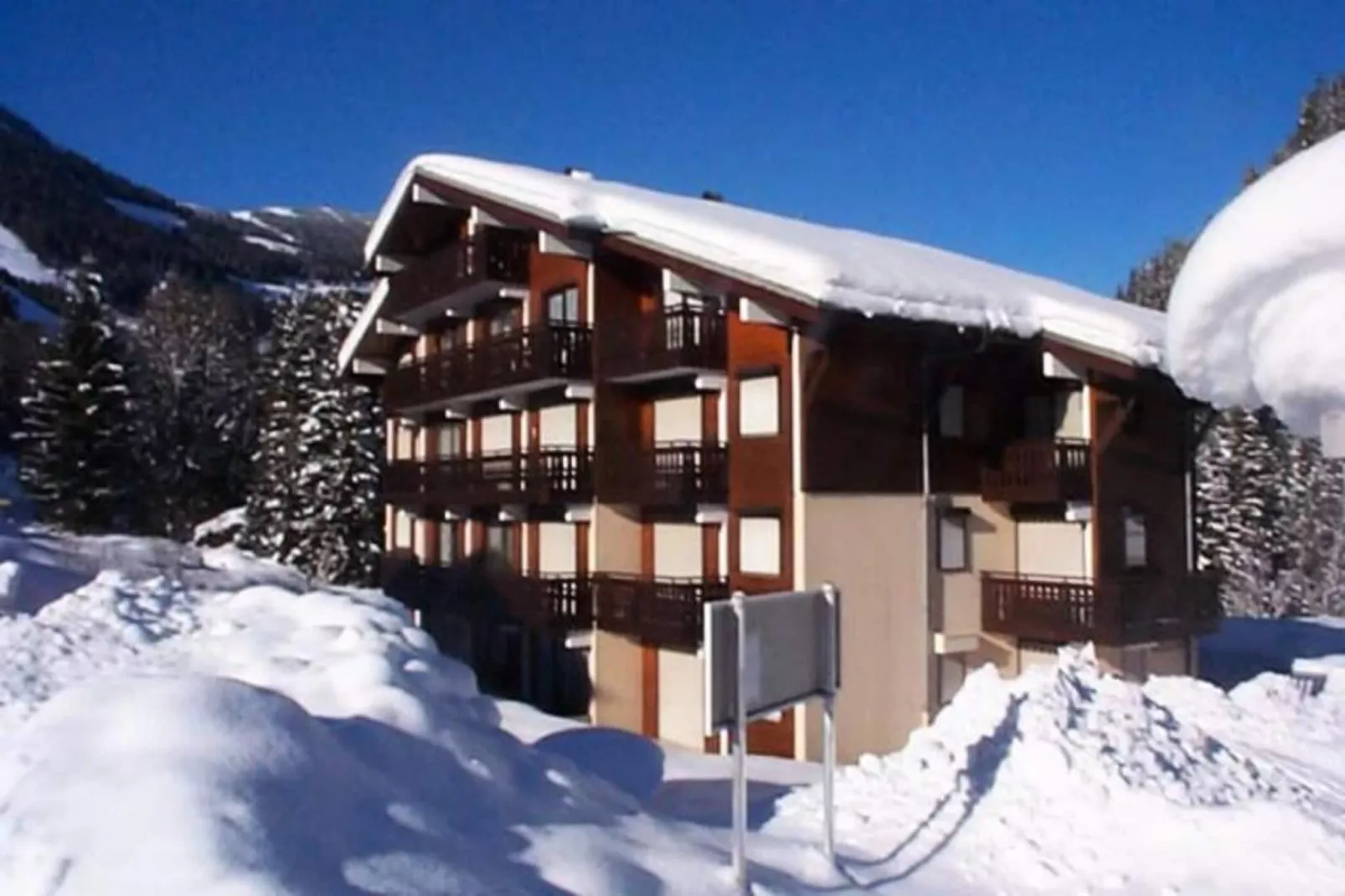 Résidence Le Perce-neige-Außenbereich Sommer