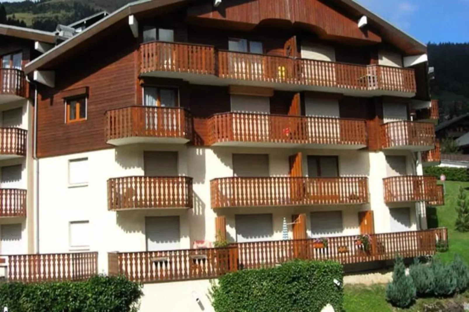 Résidence Les Jonquilles-Exterior in summer