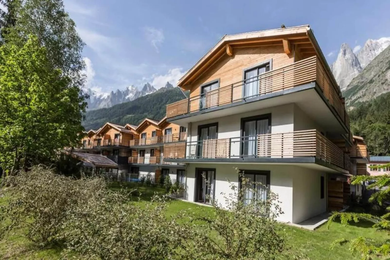 Résidence Prestige Odalys Isatis****-Exterior in summer