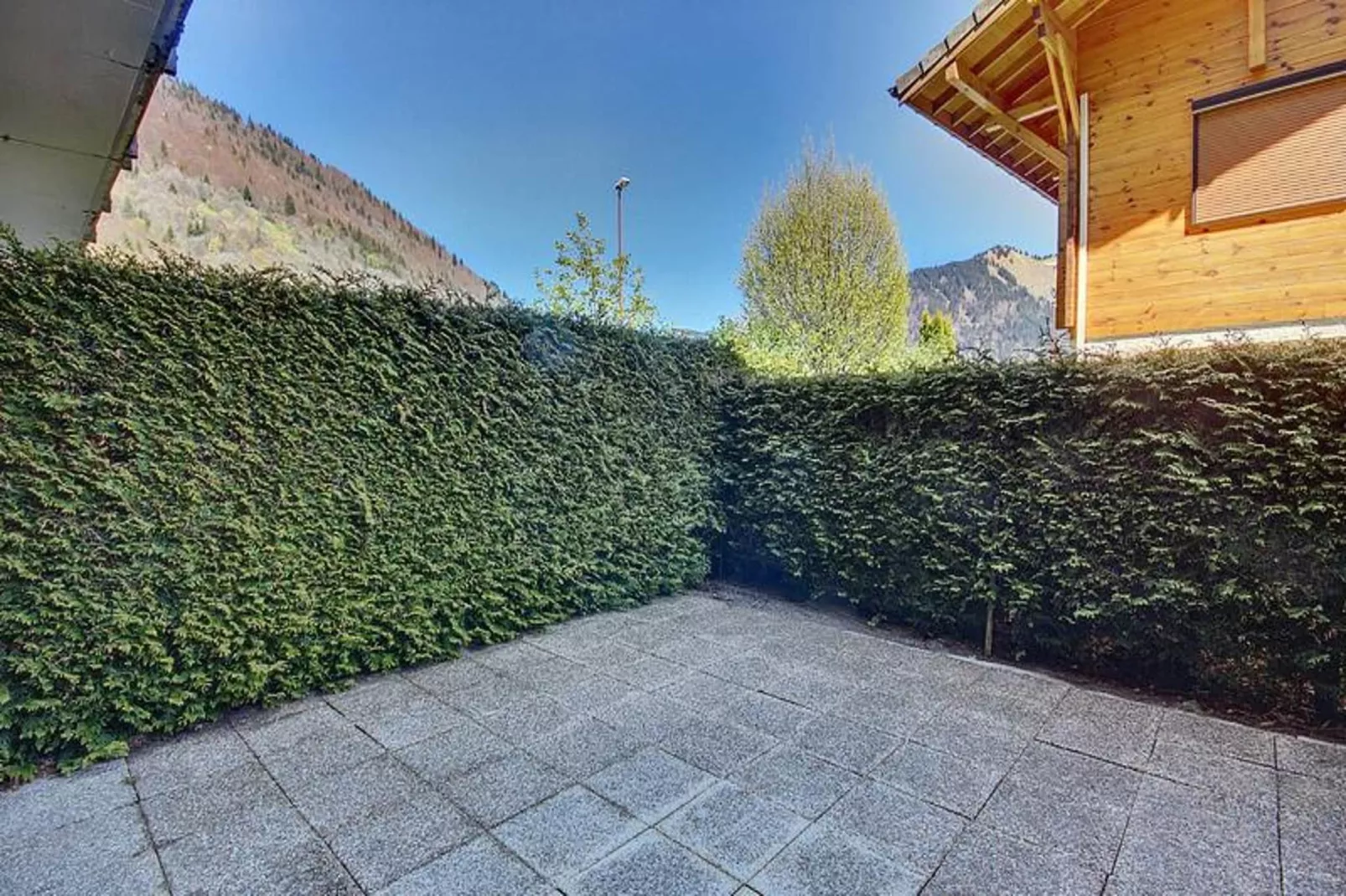 Appartements à Montriond-Gardens in summer