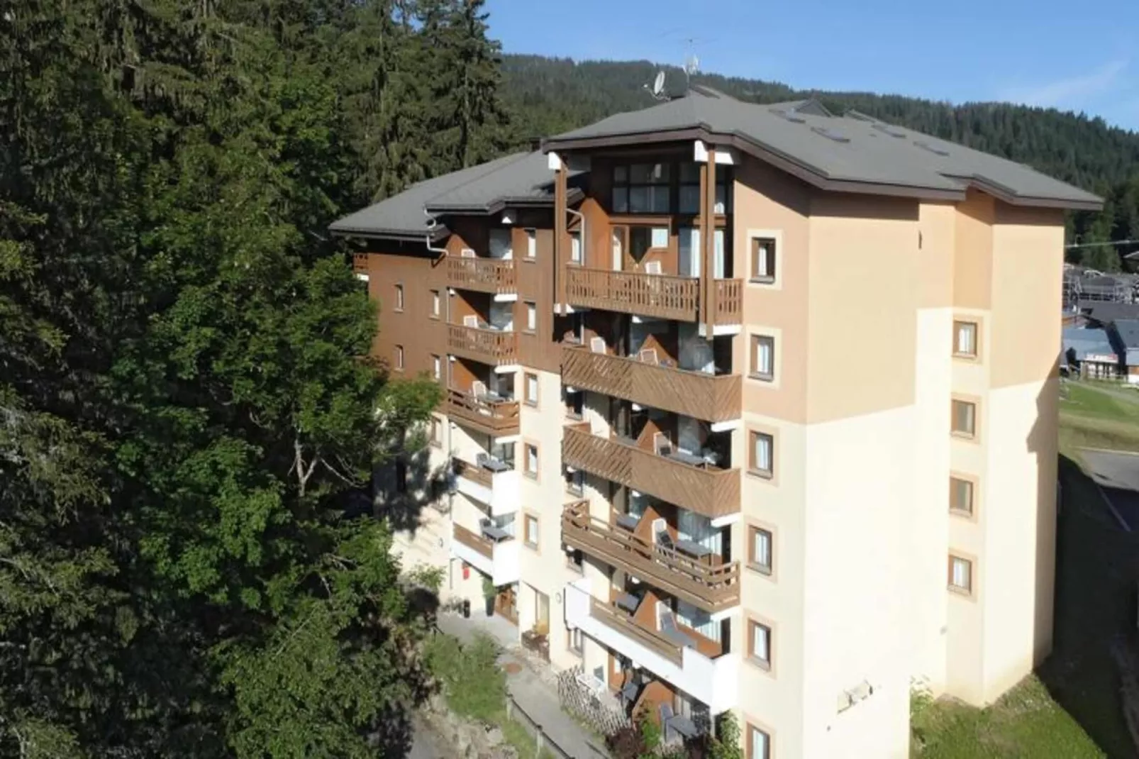 Résidence Odalys Le Buet**-Exterior in summer