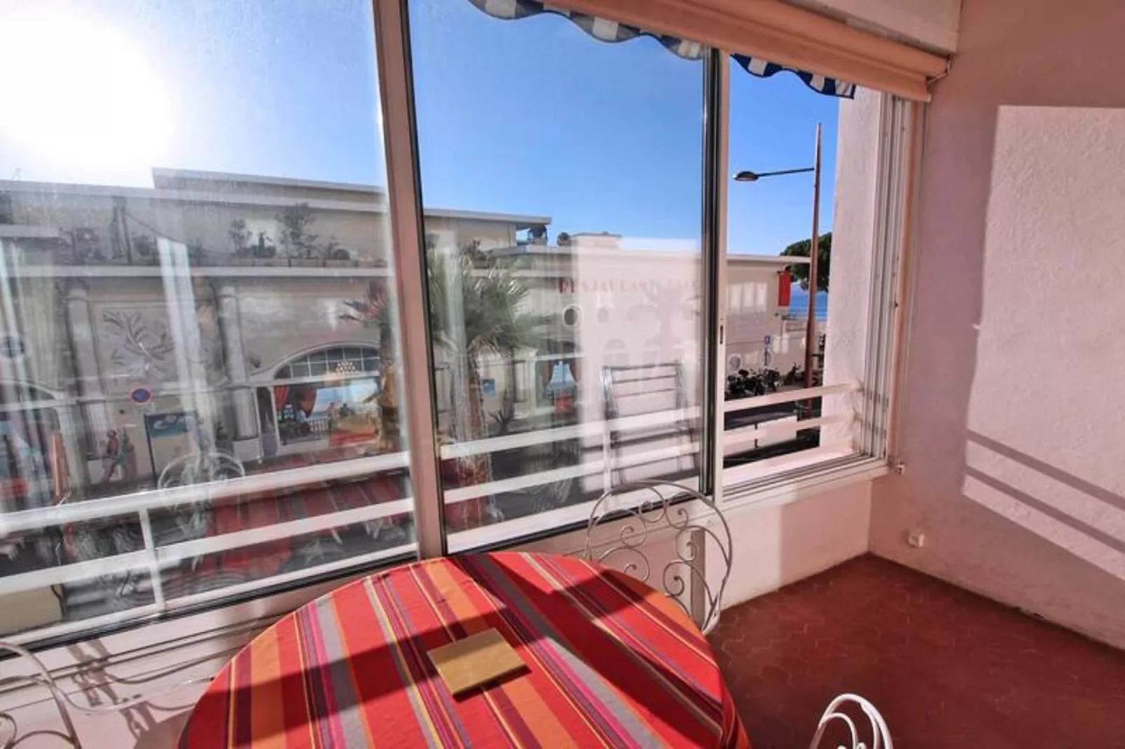 Résidence Les Dauphins-Dining room