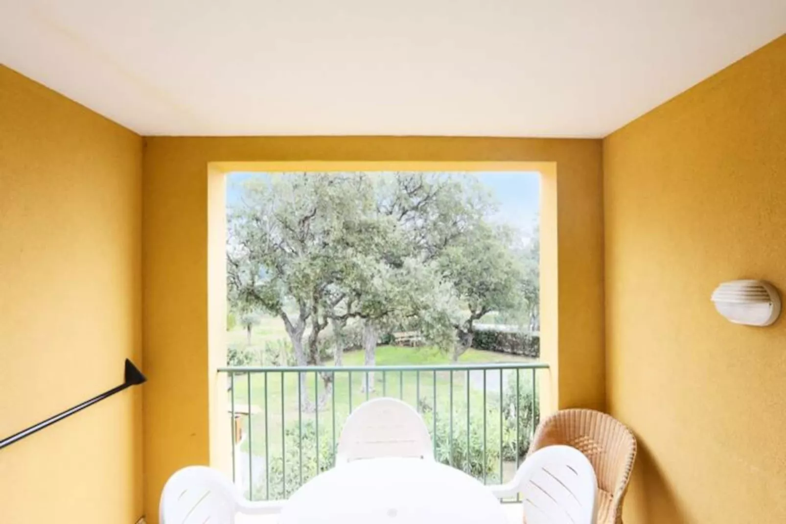 Appartement à Roquebrune près des Issambres-Image-tags.