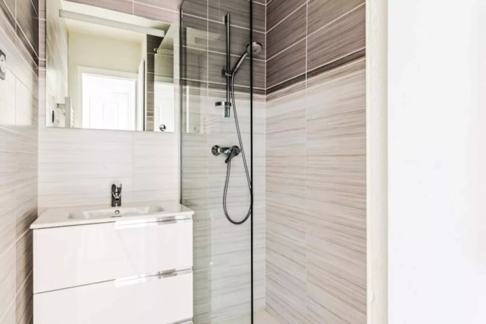 Appartement à Roquebrune près de Sainte-Maxime-Image-tags.