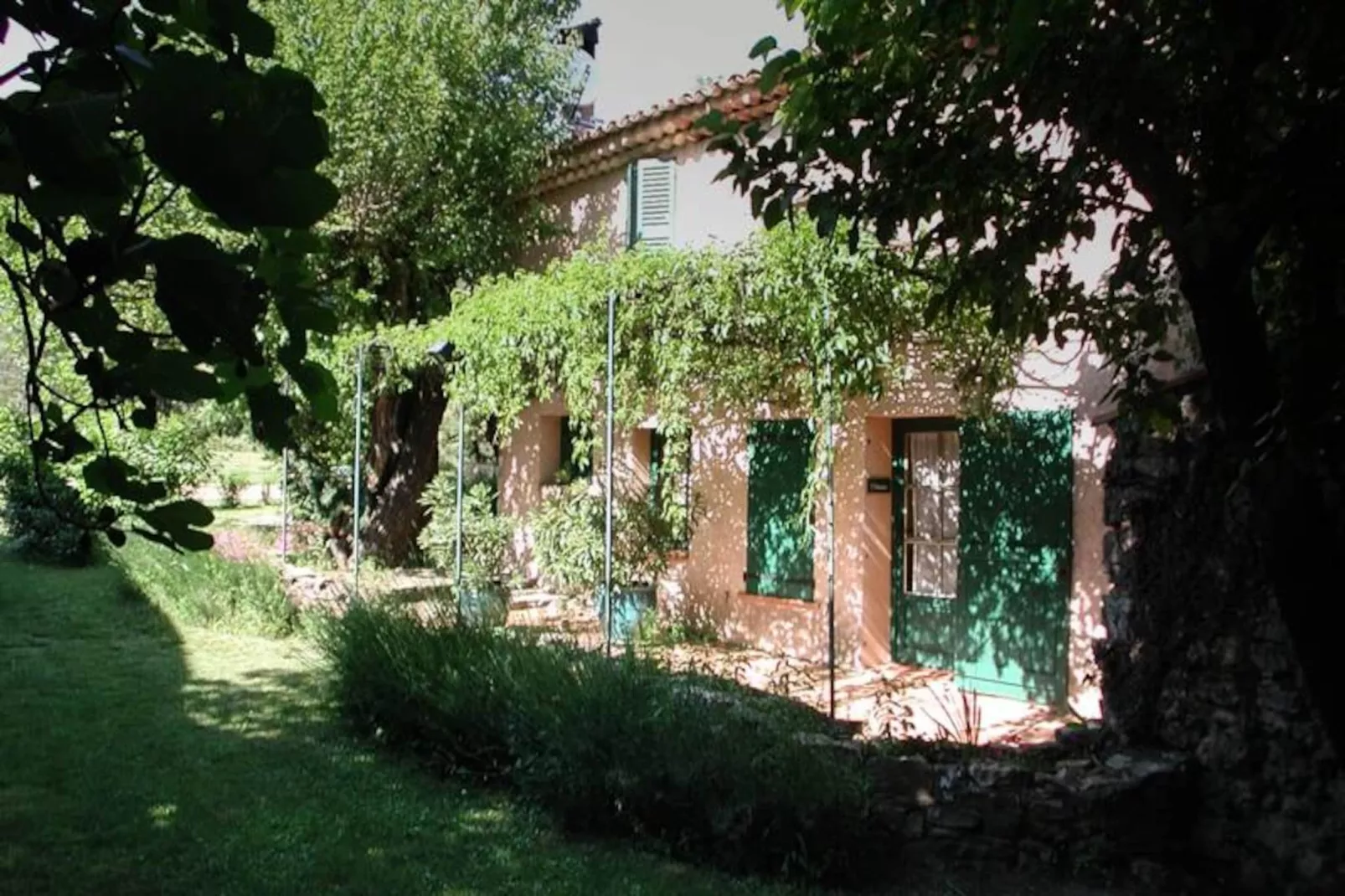 L'oubradou, Mas De Charme, Piscine Partag&eacute;e En Provence, Nature Et Calme-Image-tags.