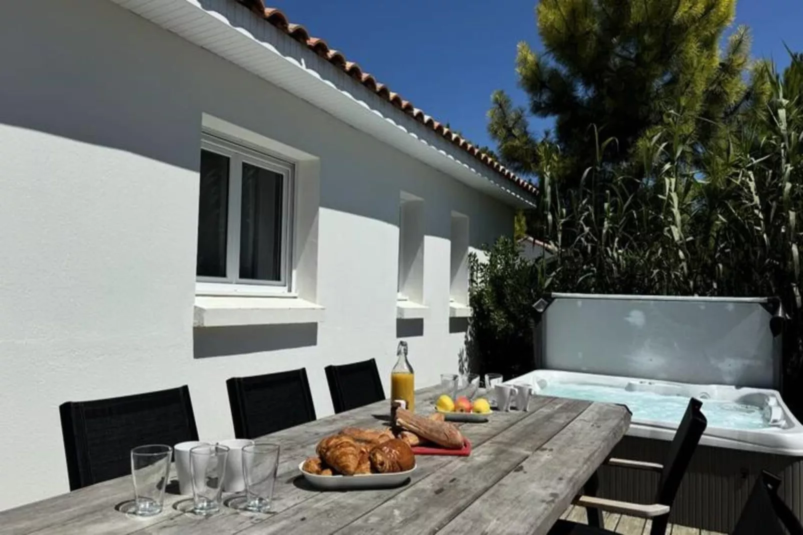 Villa Canada - Domaine Le Sherwood-Exterior in summer