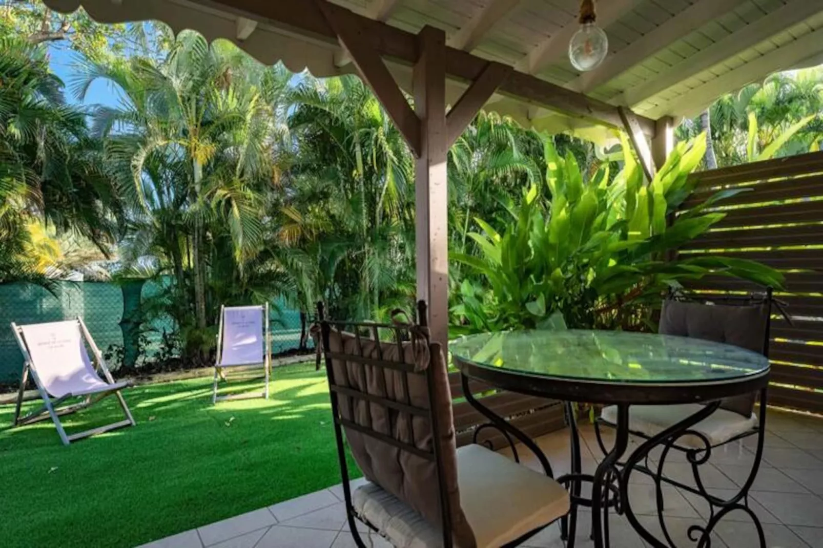 Villa Secr&egrave;te-Image-tags.