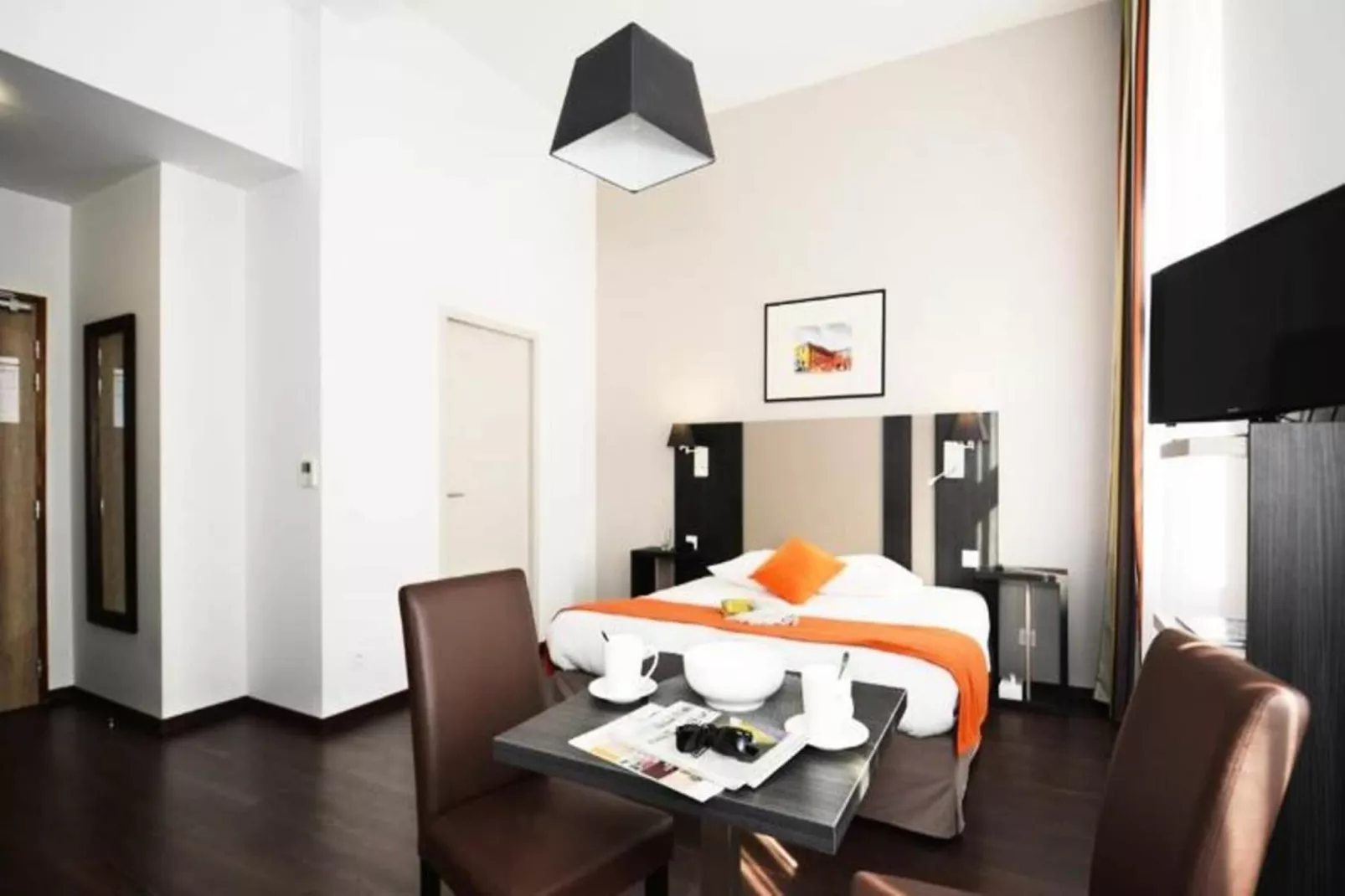 Appart'hôtel Odalys Colombélie-Dining room