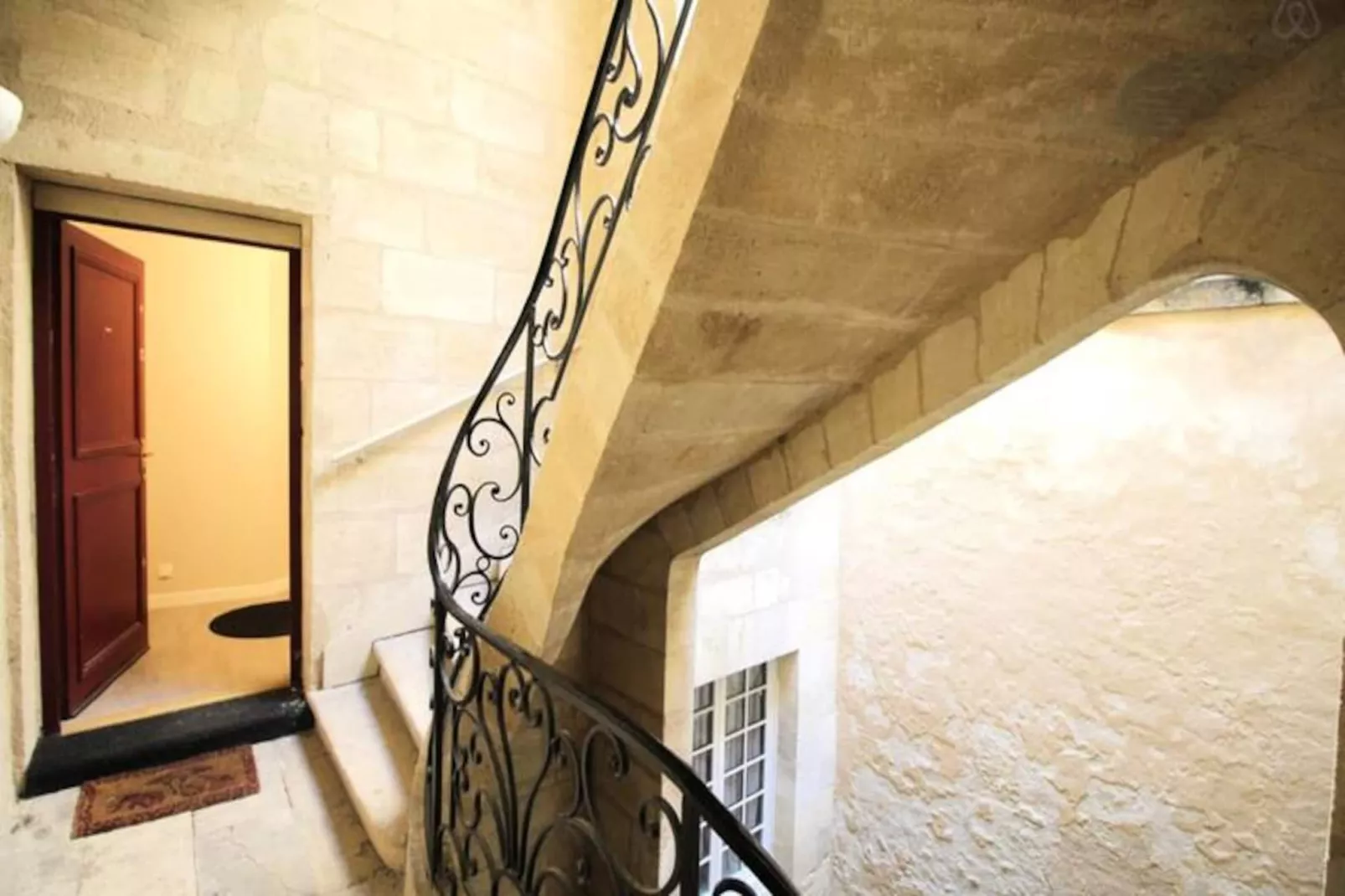 Magnifique Appartement De Charme Confortable Pour 6 Dans La Rue Ausone-Image-tags.