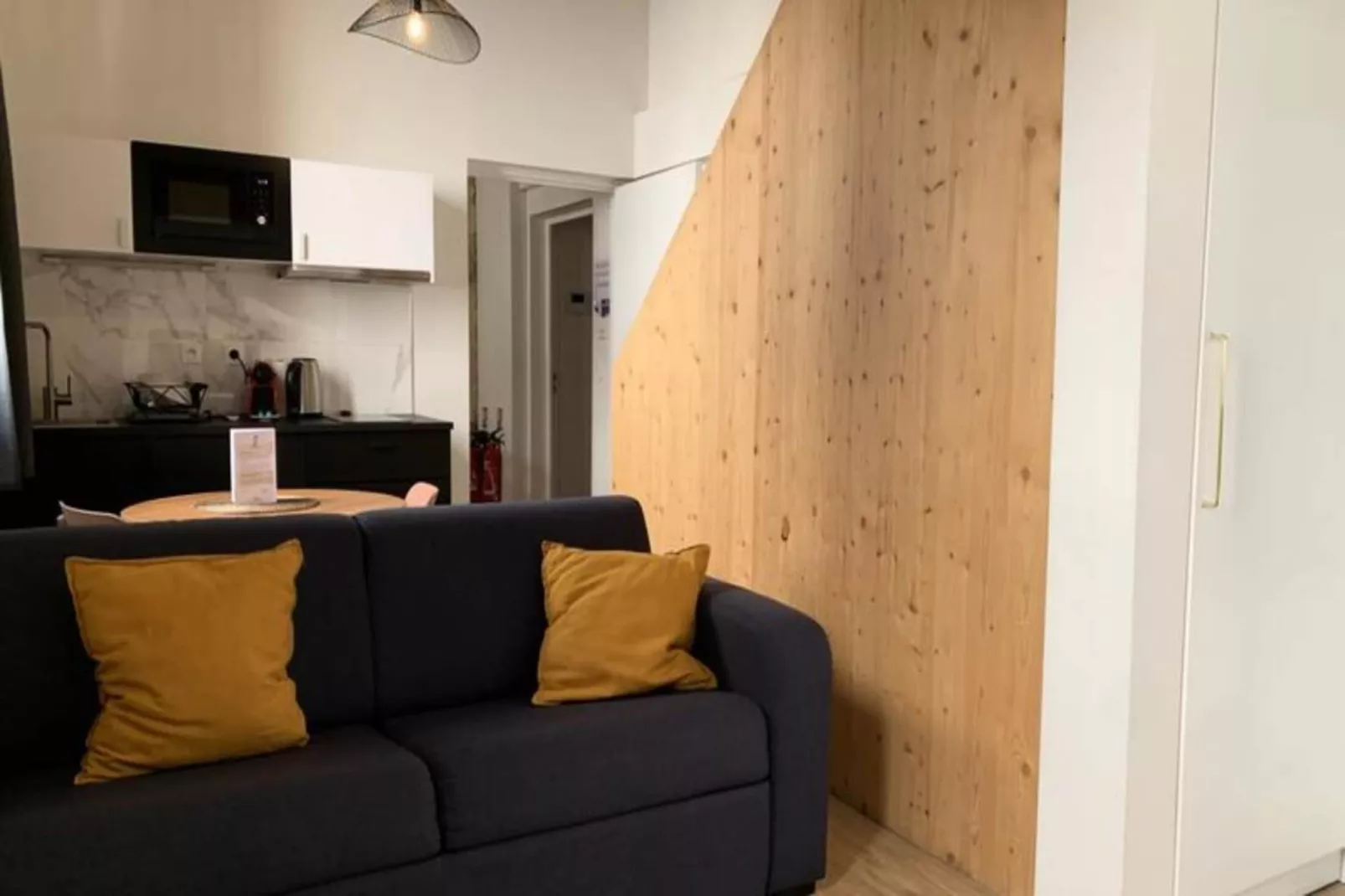 Duplex Confortable Dans La Belle Pierre Plac&eacute; Au Porte De La Gare St-jean-Salon
