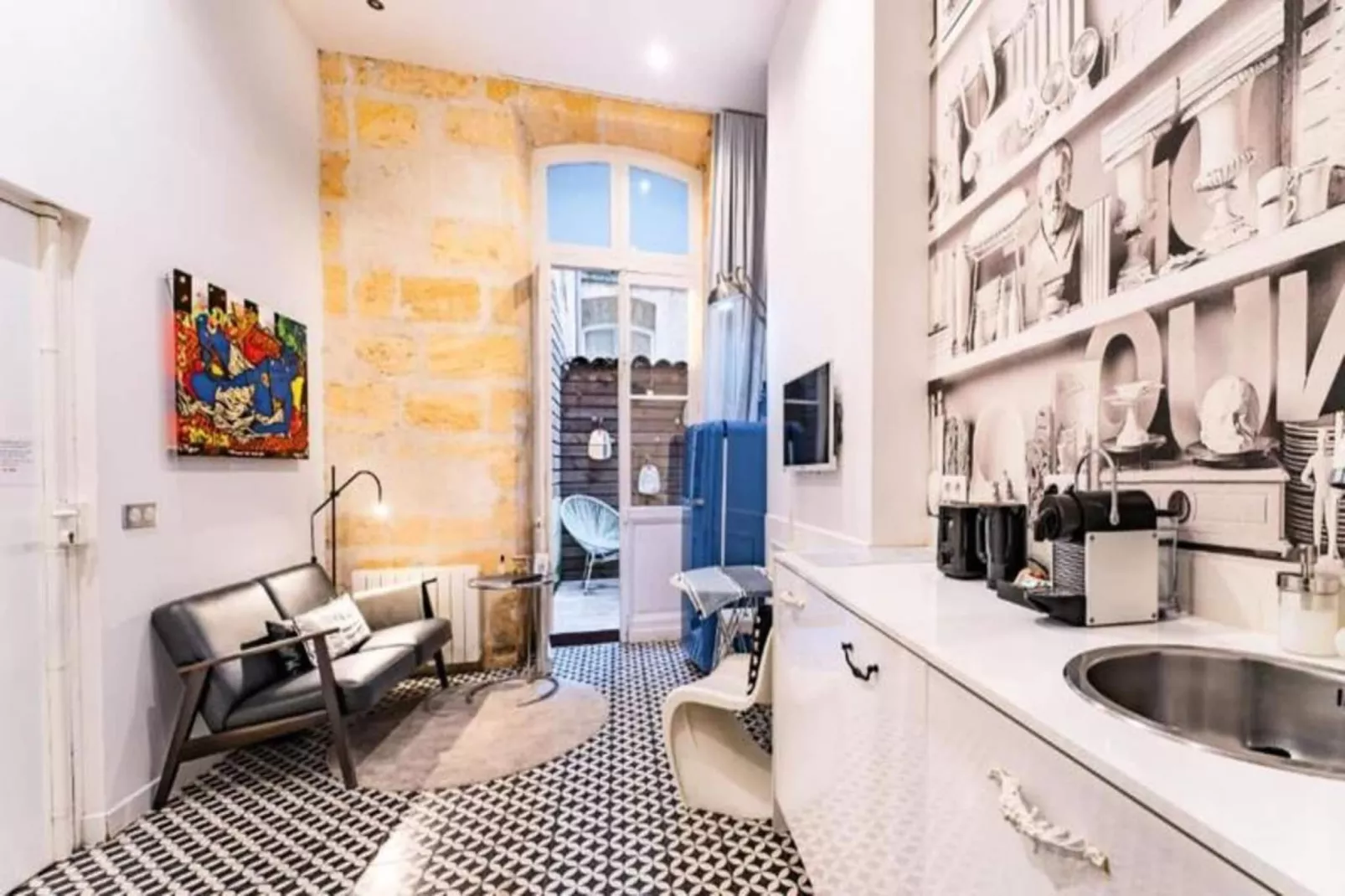 Studio D'architecte Charmant Dans Un Immeuble Du Xviii&egrave;me Dans Le Centre-Wohnzimmer