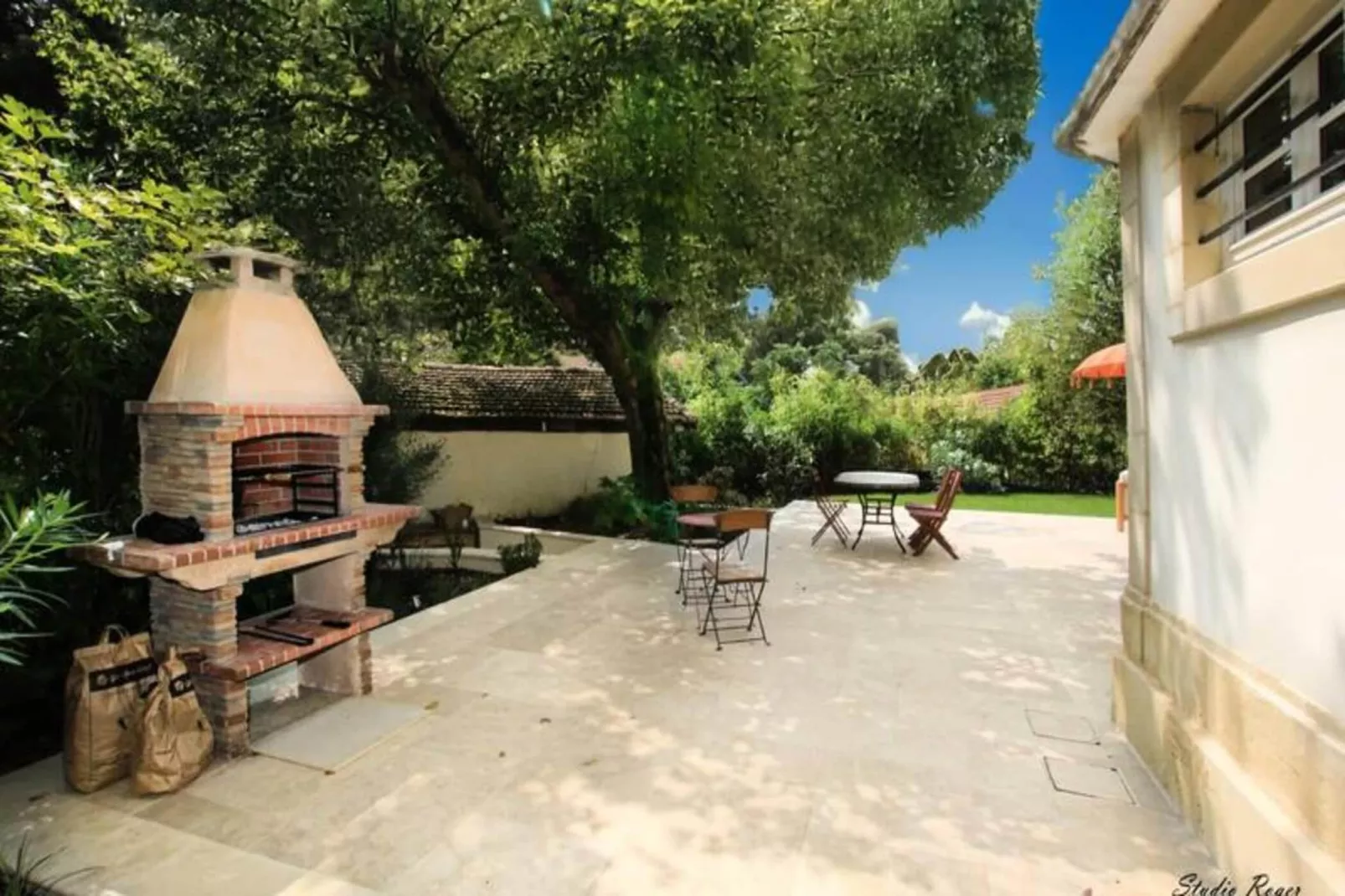 Villa Familiale R&eacute;nov&eacute;e &agrave; Arcachon &ndash; 6 Ch, 4 Sdb, Entre 8 &agrave; 10 Pers-Ambiente