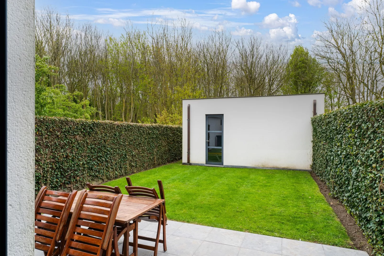 Stormvogel 1-Gardens in summer