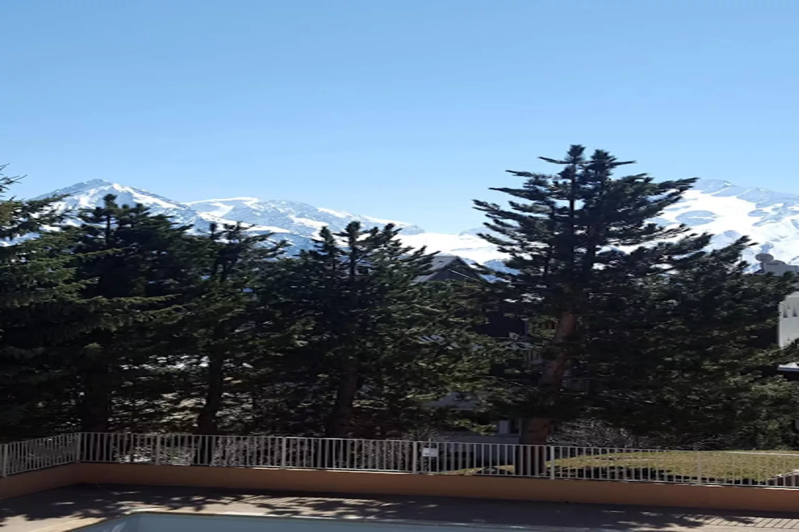 Résidence Midi-View in summer