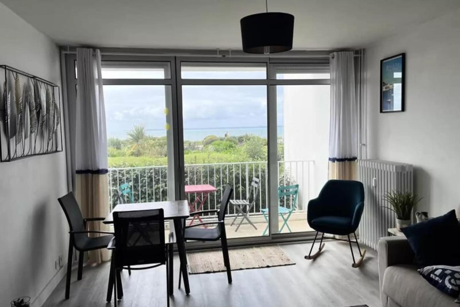 Résidence Vue Sur Les 3 &icirc;les Pr&ecirc;t De La  Thalasso-Living room