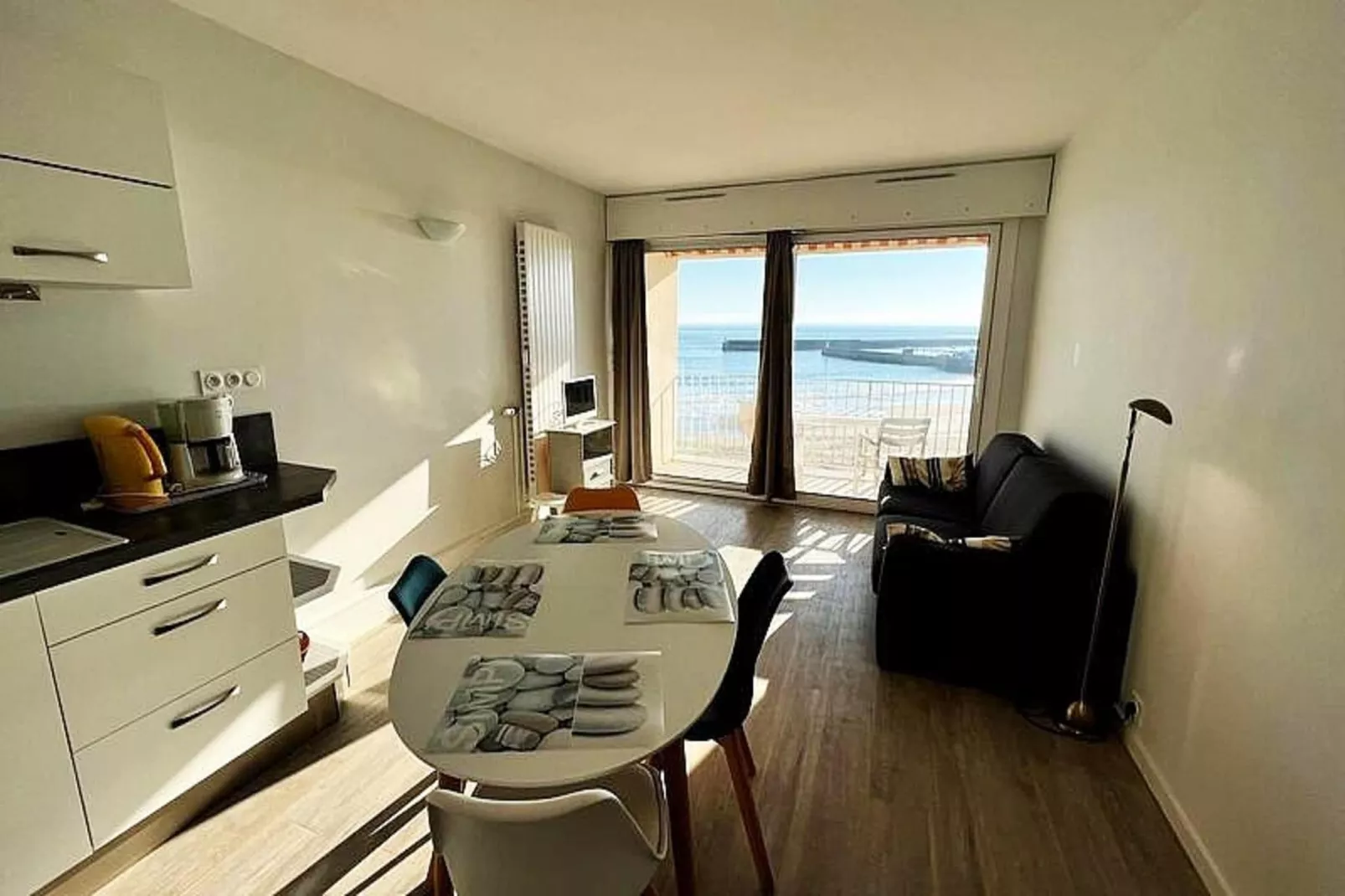 Résidence Dauphins-Esszimmer