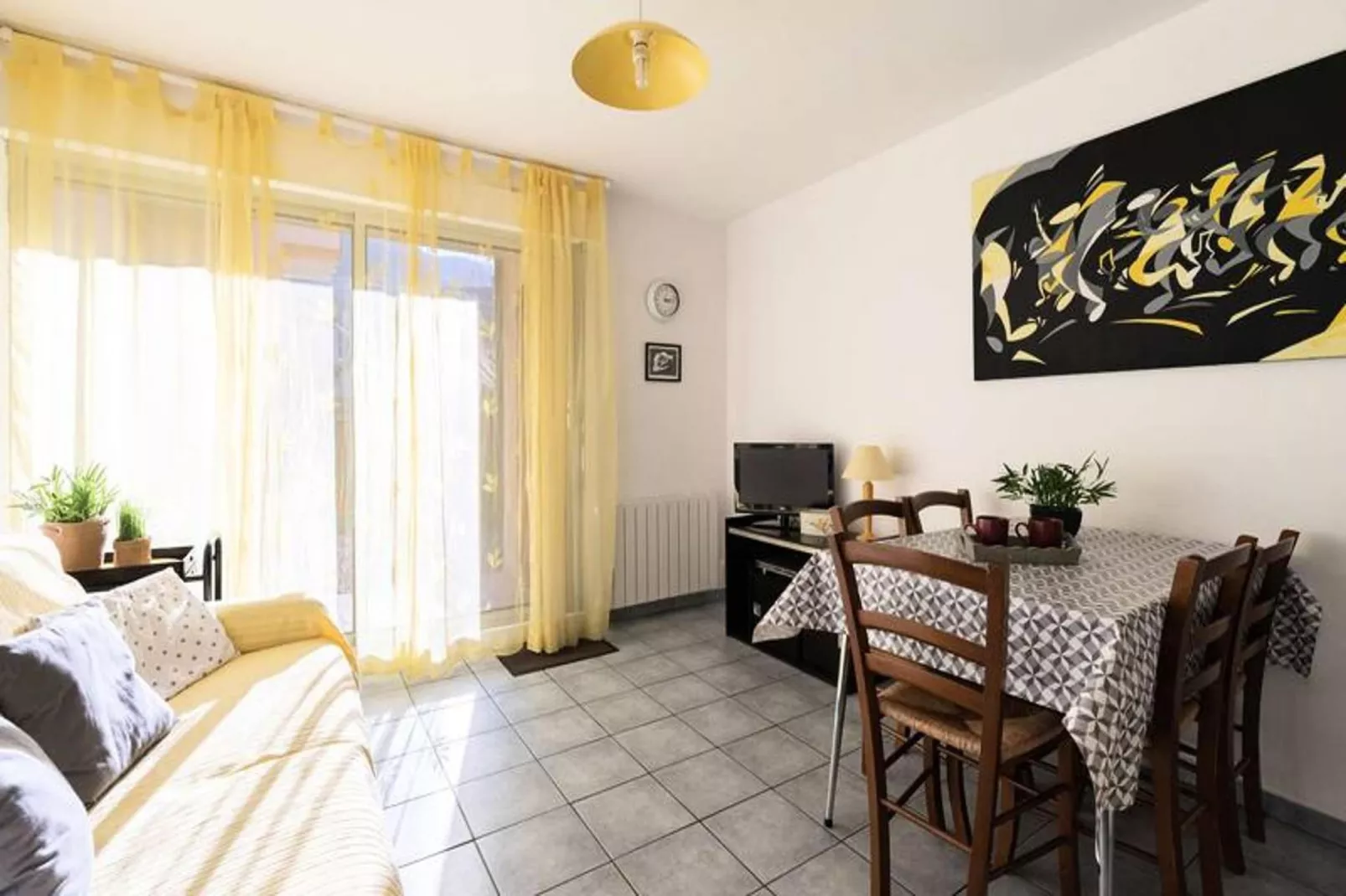 Résidence H.th.i:iris-Dining room